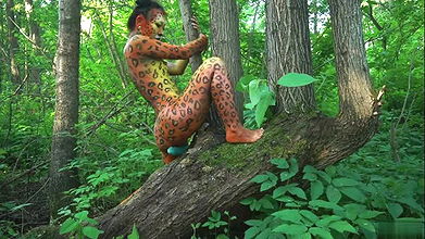 an In Tiger Bodypaint Pee