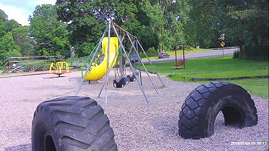 56MissPoon69 PEEING ON A PARK BENCH