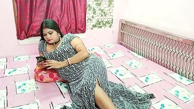 Indian Bhabi Fucked by Loan Recovery Guy!