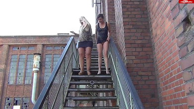 88Public Weitpiss Challenge Roxy vs Rosella with RosellaExtrem
