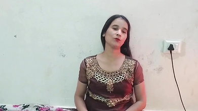 Akele dekh kar padosi ke ghar me jakar pel diya