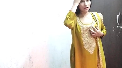 Bhabhi ko gandi video dikha kar chod diya