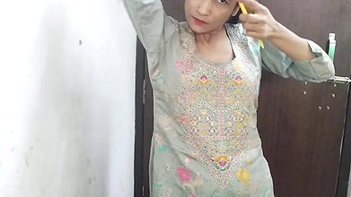 Chacha ne jabar dasti room me aakr choda