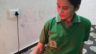 Desi aunty ko nanga kar diya paani paani nikala