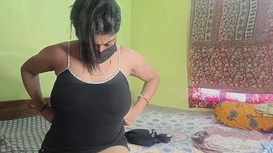 Desi Village Aunty Lavisha Changing Saree, Hairy Pussy Caught in Close-Up