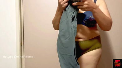 Wearing my favourite Bra and Panty – Juicy Navel and Cleavage Show