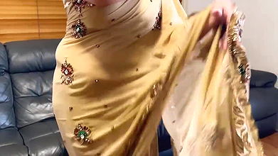 Sexy Indian Wife’s Stunning Saree Striptease