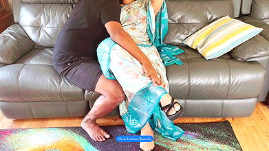 Saree Sex – My Slave Fingering and Eating My Pussy when Husband is not home – Very Loud Moaning