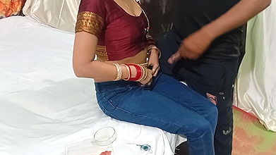 Makeup artist fucking new bride’s pussy during makeover