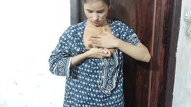 Naukrani ko malik ne ghar me band karke pel diya