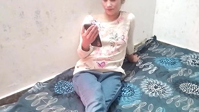 Soyi hui Step sister ko utha kar godi me chod diya