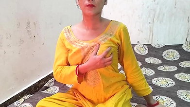 Step sister ka big bobs daba kar pela