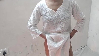 Step sister ko land par baitha kar chod diya