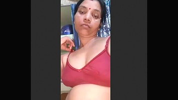 Indian Aunty Showing
