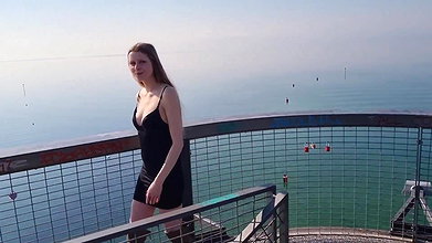 HaneyNanny Public Natursekt Auf dem Ausichtsturm am Bodensee mit Zuschauern
