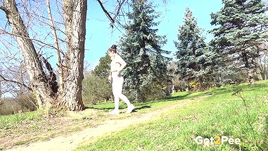 Lara In Public 1080p Got2pee