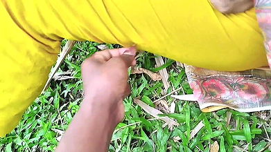 Outdoor sex indian village girl fucking hard with boyfriend xxx video