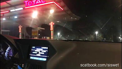 Siswet Big Pee In The Parking In France