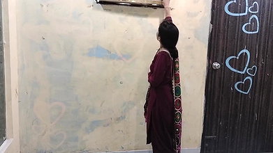 Ac banane aaye machanic ne bhabhi ko chod kar pani nikal diya