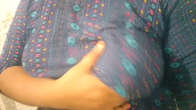 Housewife 14 inch Jinga pussy sex video in the country Your Desi Bhabi Video Call Show