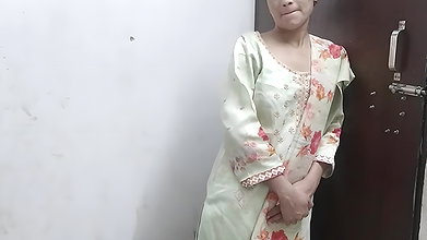 Chachi ko chodte ji ne dekh liya