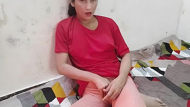 Little stepsister school se aane baad bathroom me dress change karte dekh liya