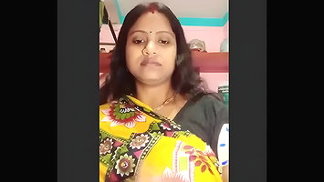Beautiful bhabhi making video for lover
