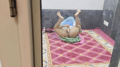 Aunty was seen by the boy while putting bananas, the boy of aunty kissed