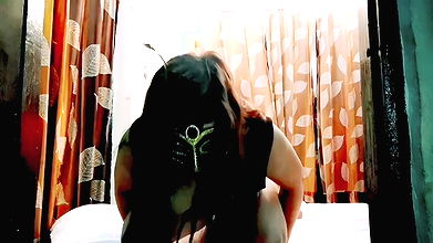 Bhabhi ko pichhe ke pela devar ne bhabhi rone lagi