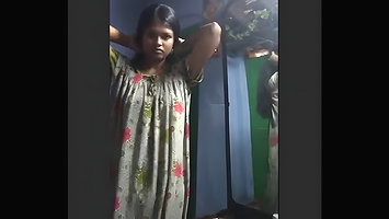 TAMIL VILLAGE DUSKY SLIM GIRL CHANGING DRESS