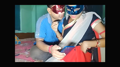 Bangali pinki vabi ko paros ki davor ne sath mast choda or lund ka pani vabi ki boobs ke upor out kiya