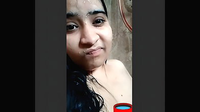 Bathroom girl updates 1 more clip