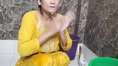 Muslim girlfriend ko bathroom me hi pakad ke chod diya