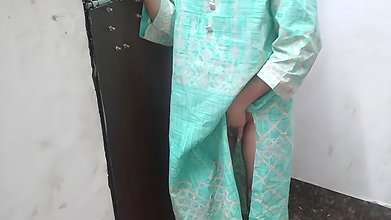 Hot girl ko paise dekar jabar dasti pela