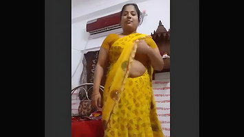Beautiful bhabhi striping sari and make video for lover