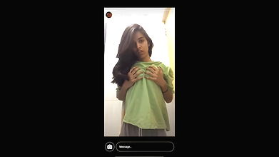 Sexy Slim Babe Showing For Money