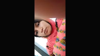Horny Muslim Bhabhi Showing Big Boob Shaved Pussy