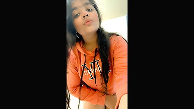 Beautiful Sexy Horny Chubby Gf Showing Riding On Carrot