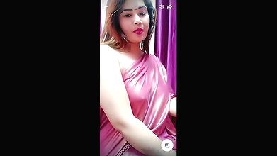 Famous Tango Star Chingari Hot Sideboob and Rare NipSlip While Performing on Tango Li