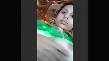 Unsatisfied Bhabi Showing And Fingering