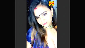 Mahi Queen Cleavage Show