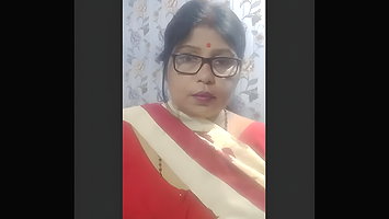 Sexy Indian Milf Showing Boobs And Pussy