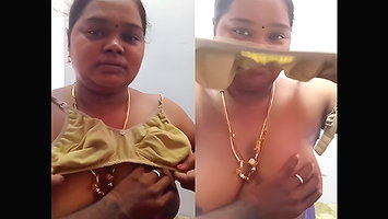 Tamil southindian bhabhi hot show with tamil talkings dont mis it