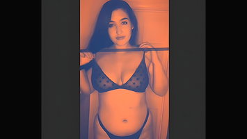 Hot Model Strip showing shaggy boobs