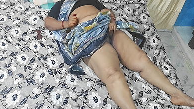 Bhabhi Masturabated in the Young Boy Bedroom