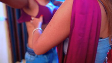 Newly married Bhabhi seduce by bra seller in the home