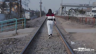 Big ass Venezuelan Ginezflowrs lost in Lima tries her first cock