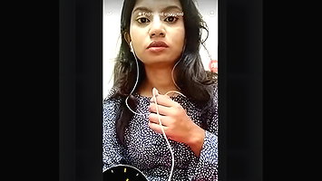 Sexy Girl Showing Her BigAss Update