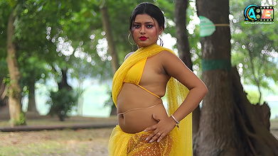 Hot And Bold Saree Video Shoot Saree Fashion Shoot Model Urvashi Sexy Navel Show Video