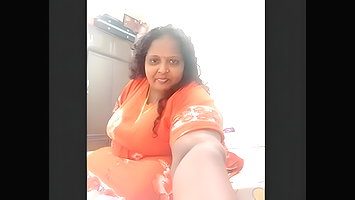 Desi fatty aunty show her sexy pussy